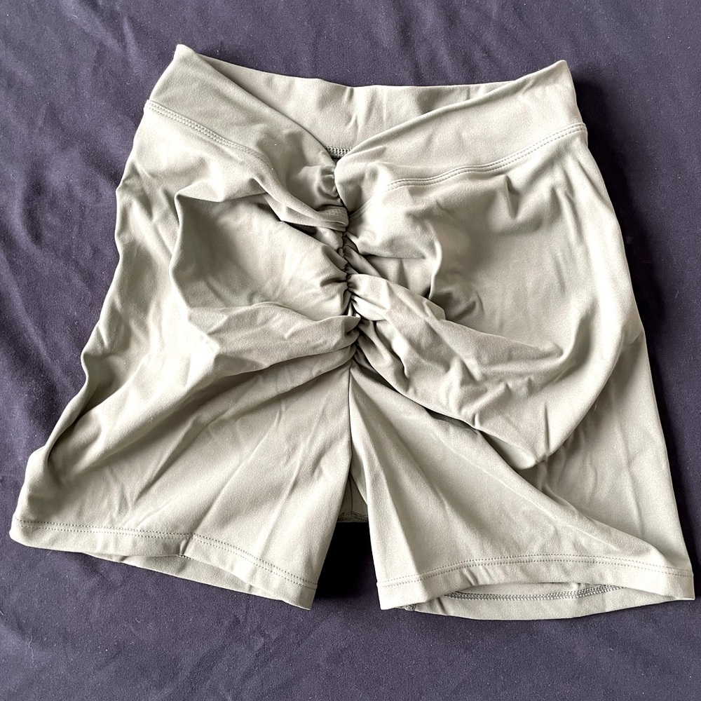 Yeoreo Scrunch Shorts